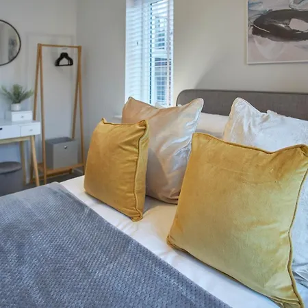 Host & - Guillemot House Whitby